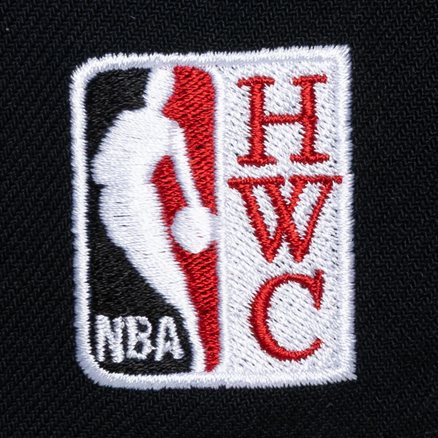 Chicago Bulls Mitchell & Ness Legendary Away Pro Snapback