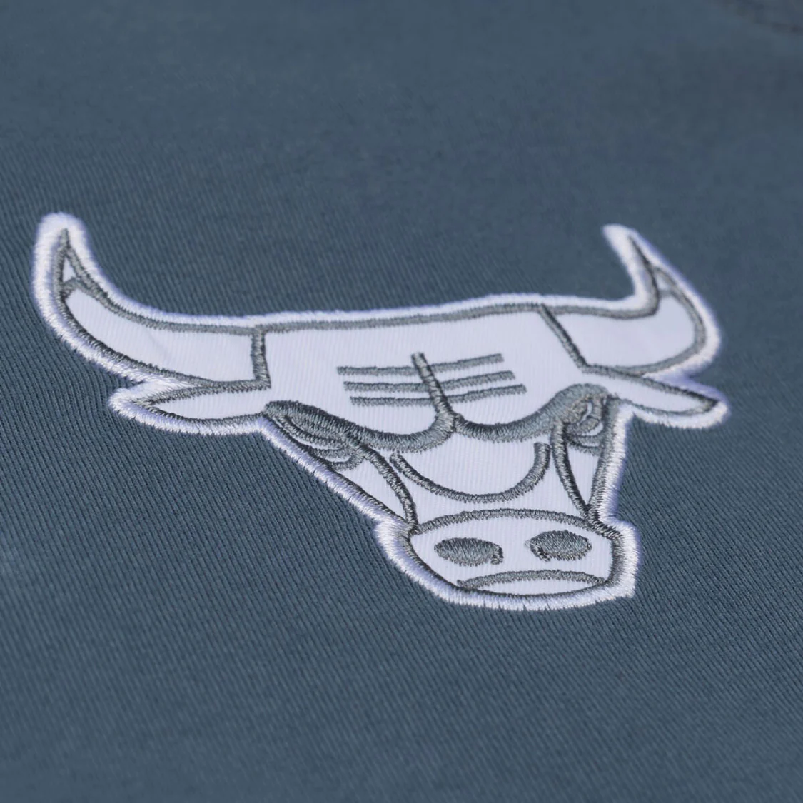 1942-chicago-bulls-mitchell-ness-thunderstorm-t-shirt-4.webp Chicago Bulls Mitchell & Ness Thunderstorm T-Shirt